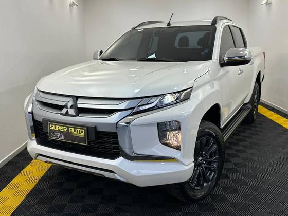MITSUBISHI TRITON 2.4 BITURBO DIESEL CD HPE 4X4 AUTOMÁTICO